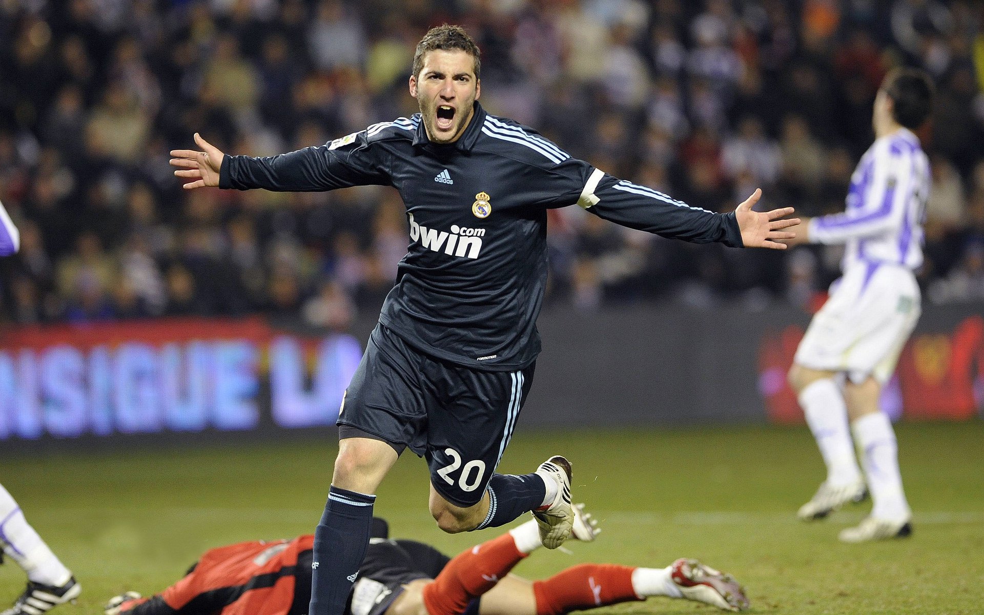 波兰队未来战略：通过优秀教练的培养和全员训练提升整体实力，波兰队友